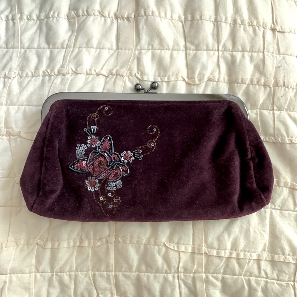 Express beaded detail clutch